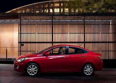 Hyundai Accent sedan tam yan profil