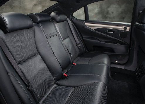 Lexus LS 460 F Sport arka koltukları