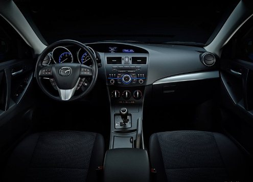 Mazda3 sedan gösterge paneli ve otomatik vites seçici