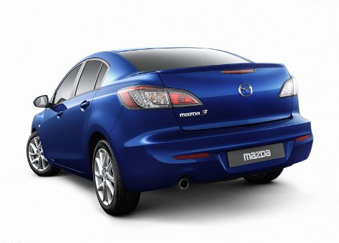 Mavi Mazda3 sedan arka üç çeyrek görünümü