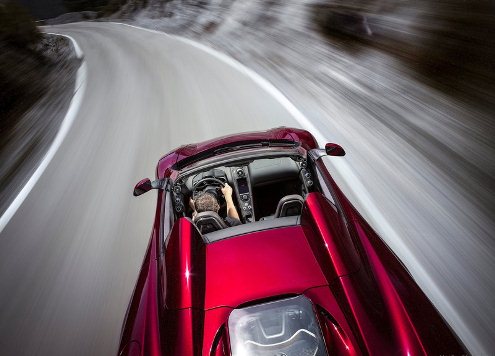 McLaren 12C Spider üstten arka bölüm ve motor kapağı
