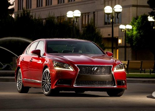 Kırmızı Lexus LS 460 F Sport ön görünüm