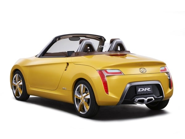 Daihatsu D-R Concept sarı roadster arka görünüm