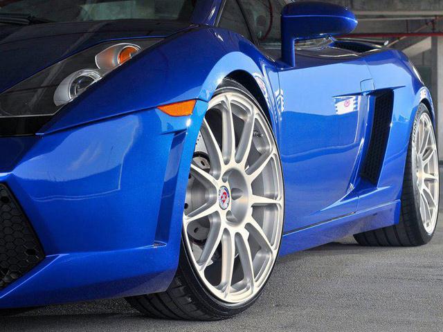 Velos Designwerks Lamborghini Gallardo mavi gövde ve HRE jant detayı