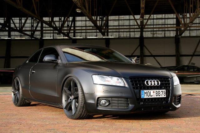 Audi A5 Matte Black ön üç çeyrek görünümü