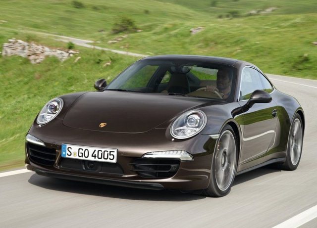 Porsche 911 Carrera 4S ön üç çeyrek görünümü