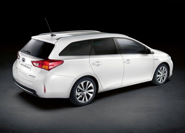 Toyota Auris Touring Sports 2014 Toyota Auris Sw otomobil arşiv görseli