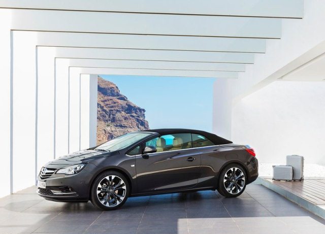 Opel Cascada önden ve yandan görünüm