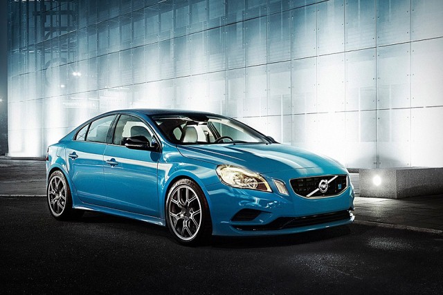 Volvo S60 Polestar Concept mavi gövde ve ön tasarım
