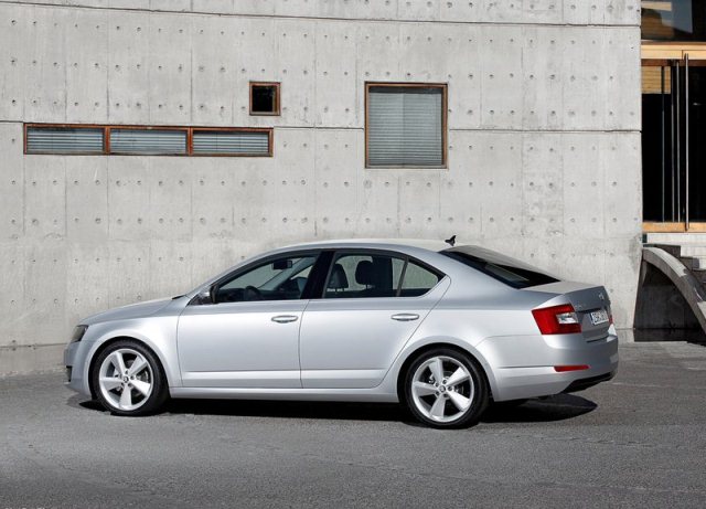 2014 Skoda Octavia üçüncü nesil liftback arka görünümü