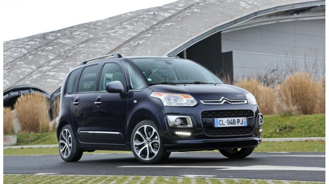 Citroen C3 Picasso Restyle beyaz gövde ön görünümü