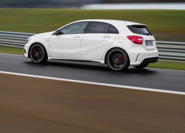 A 45 AMG beyaz gövde ayrıntıları