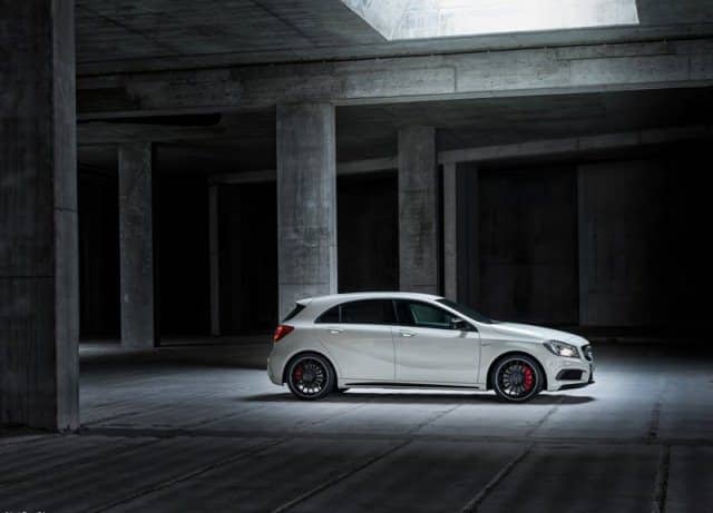 A 45 AMG ön üç çeyrek görünüm