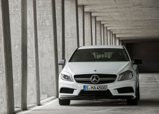 A 45 AMG far ve hava girişi