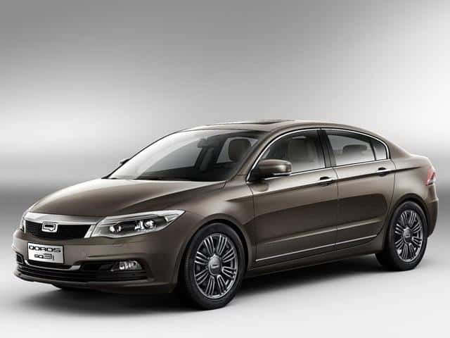 Qoros 3 sedan yol görünümü