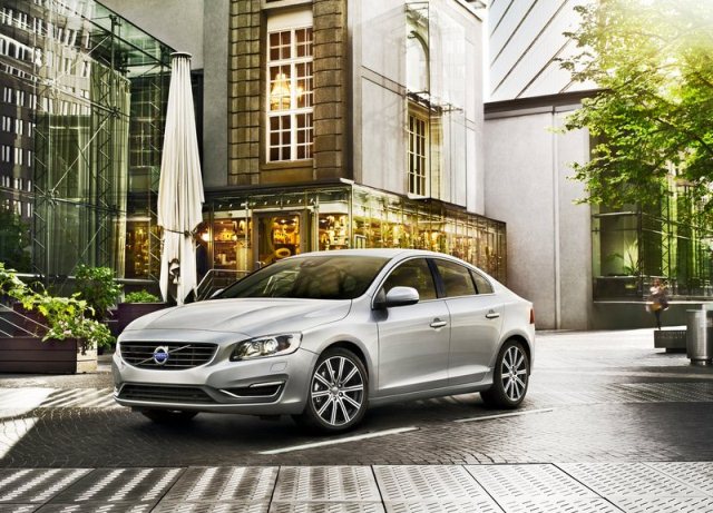 2014 Volvo S60 yenilenen ön tasarım görünümü