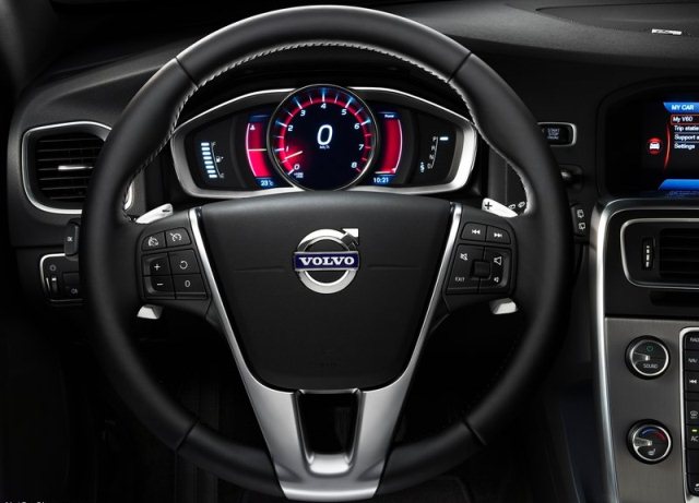 Volvo V60 gösterge paneli ve orta konsol