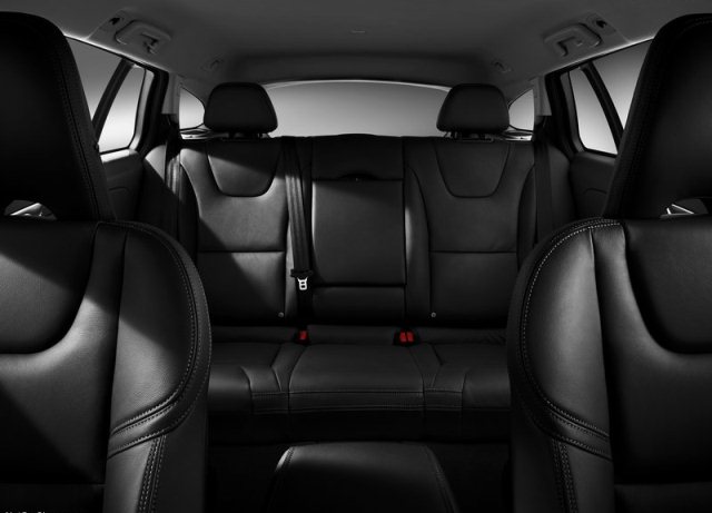 Volvo V60 ön ve arka koltukları