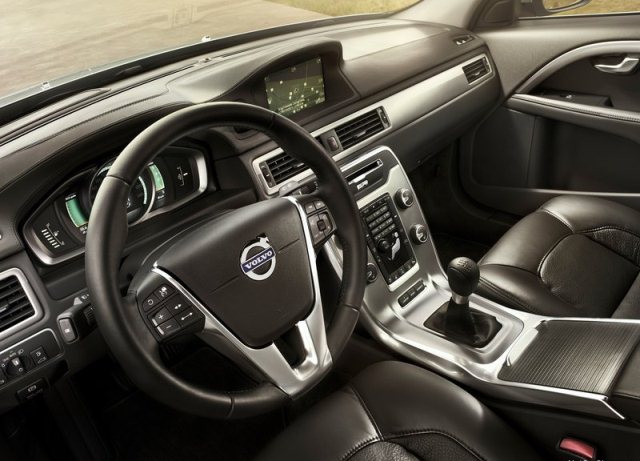 Volvo V70 dijital gösterge paneli ve kokpiti