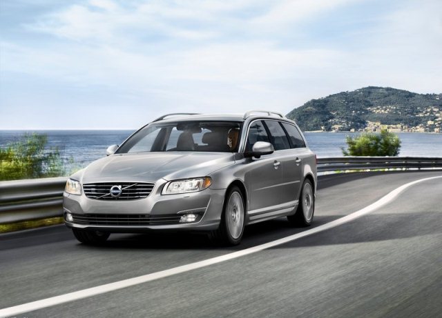Volvo V70 ön üç çeyrek gövde görünümü