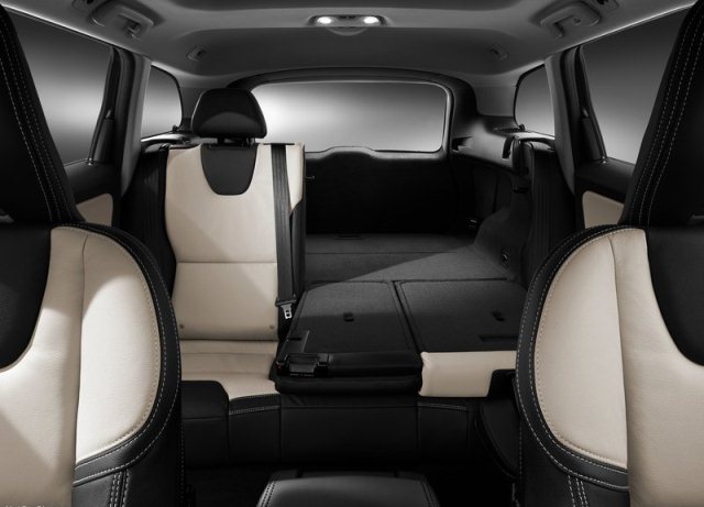 Volvo XC60 ön koltuklar ve iç mekân