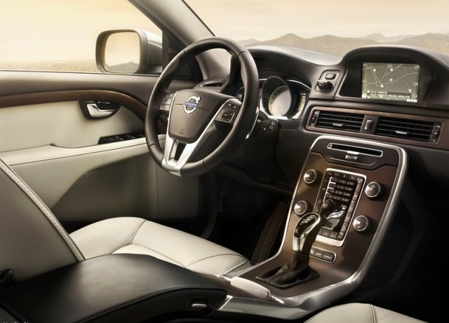 Volvo XC70 gösterge paneli ve orta konsol