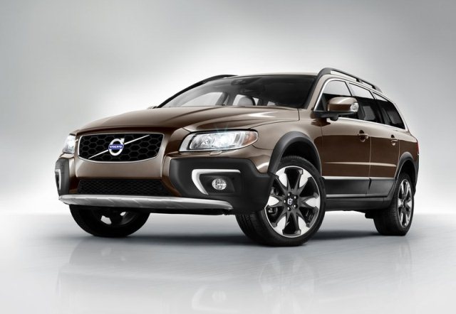 2014 Volvo XC70 ön görünüm ve yenilenen ızgara