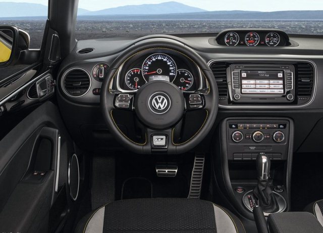 VW Beetle GSR gösterge paneli ve orta konsol