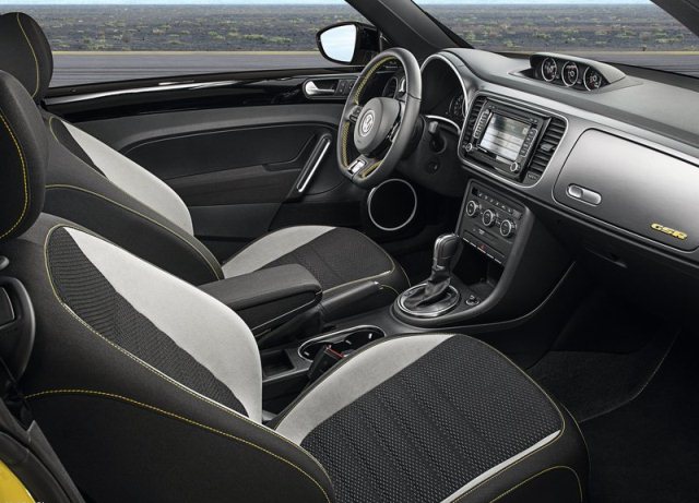 Beetle GSR ön koltuklar ve sarı dikişler