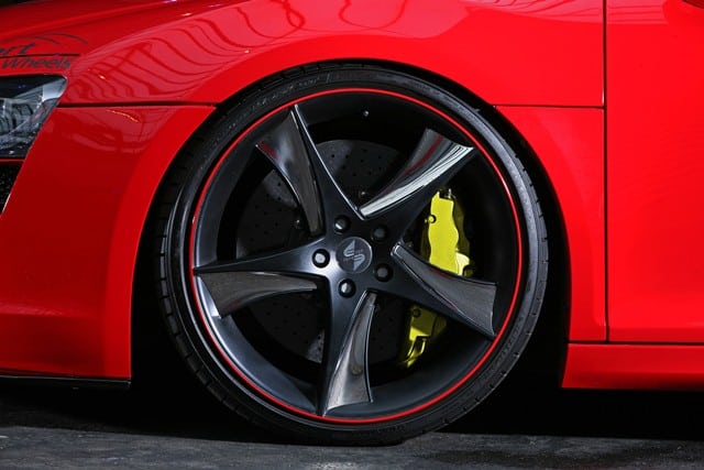 Audi R8 Spyder arka difüzör ve egzoz çıkışı