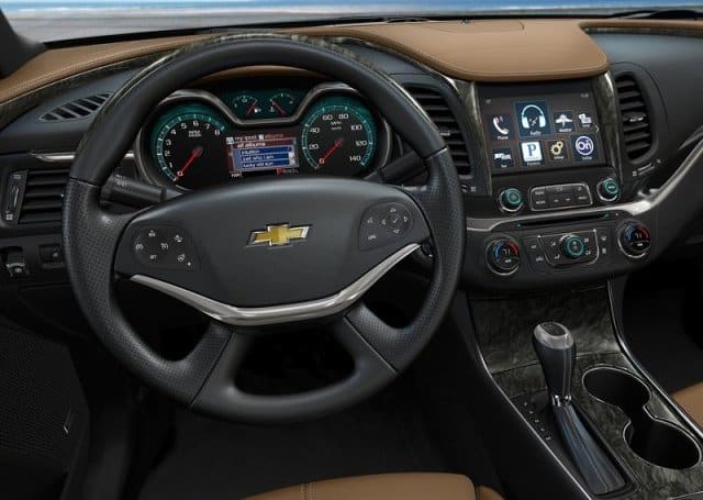 Chevrolet Impala gösterge paneli ve orta konsol