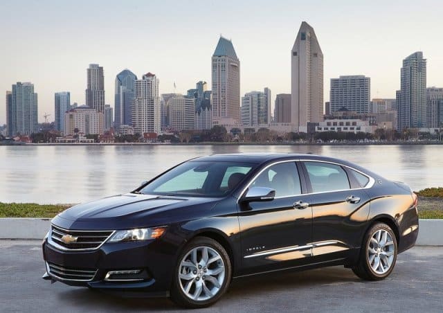 Chevrolet Impala arkadan üç çeyrek görünüm