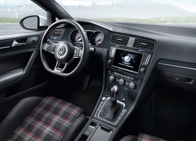 Golf GTI DSG kabini ve tartan desenli koltuk