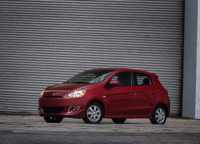 2014 Mitsubishi Mirage önden üç çeyrek görünüm
