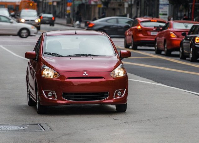 Mitsubishi Mirage ön yan görünüm
