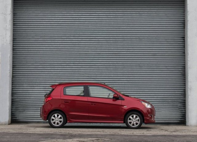 Mitsubishi Mirage yandan görünüm