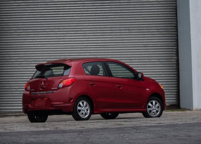 Mitsubishi Mirage arka görünüm
