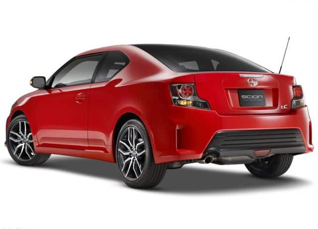 2014 Scion tC arka üç çeyrek görünümü