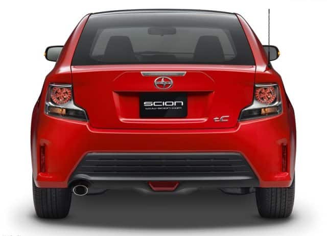 2014 Scion tC arka tasarım ve tampon ayrıntıları