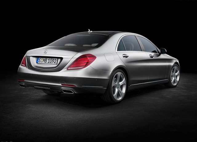 Mercedes-Benz S-Class W222 ön üç çeyrek görünümü