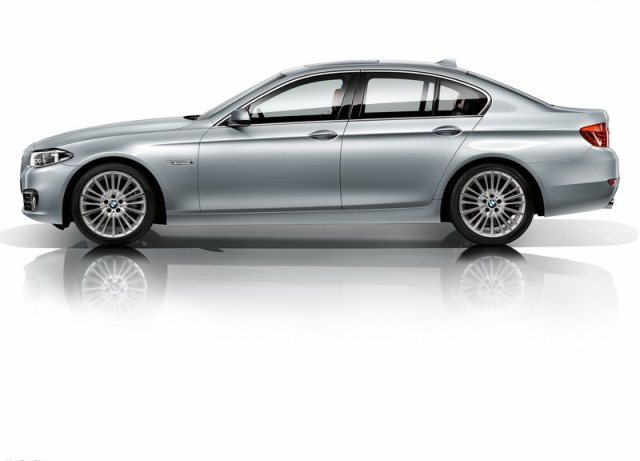 BMW 5 Series sedan yan profil