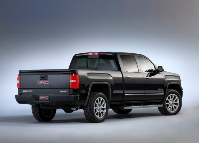 GMC Sierra Denali arka gövde ve yük alanı görünümü