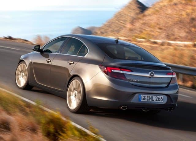 Opel Insignia makyajlı kasa arka tasarımı