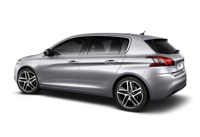 Gri Peugeot 308 yan ve ön görünümü