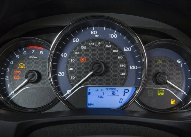 Toyota Corolla yatay düzenli gösterge paneli