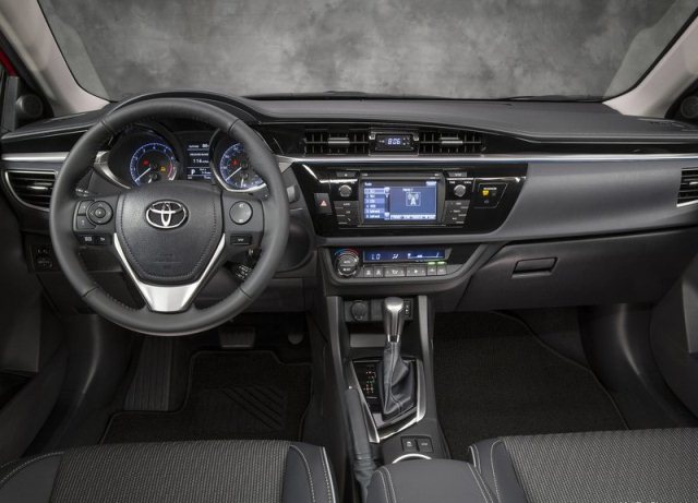 Toyota Corolla gösterge paneli ve orta konsol