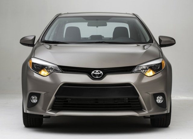 Toyota Corolla ön çapraz görünüm