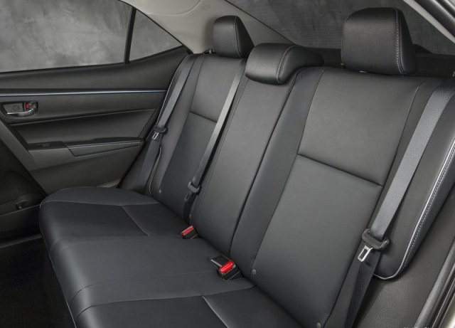 Toyota Corolla iç mekan ve koltuklar