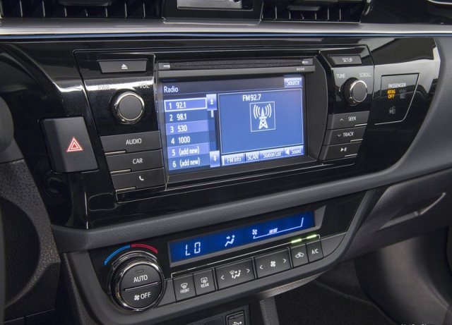 Toyota Corolla ses sistemi ekranı