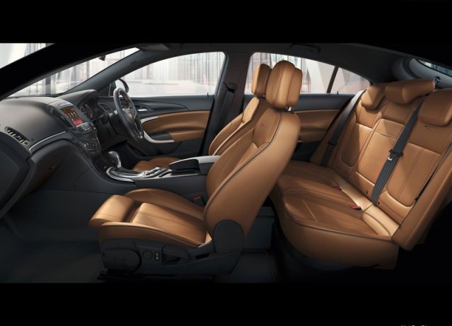 Vauxhall Insignia kokpiti ve orta konsolu